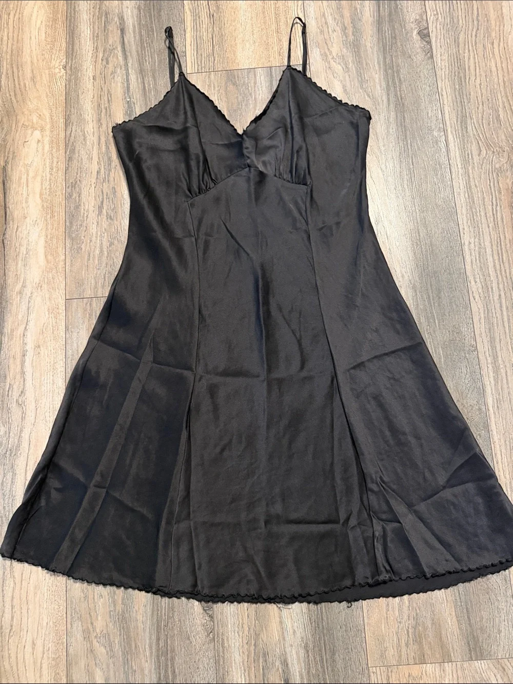 90’sVictoria's Secret Black 100%Silk Slip Chemise with Spaghetti Straps